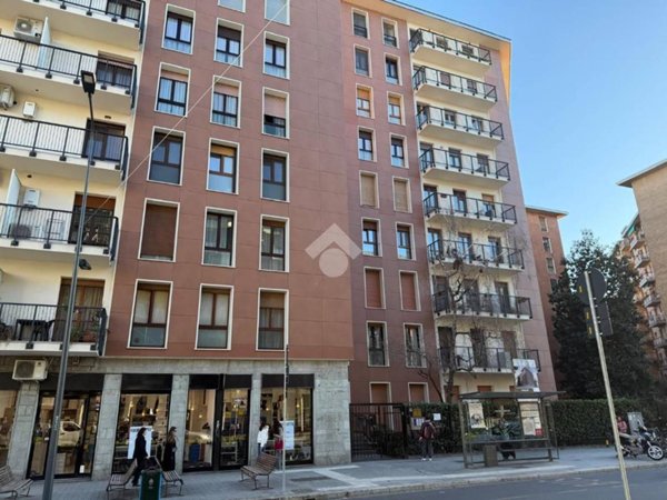 appartamento in vendita a Milano in zona Lorenteggio