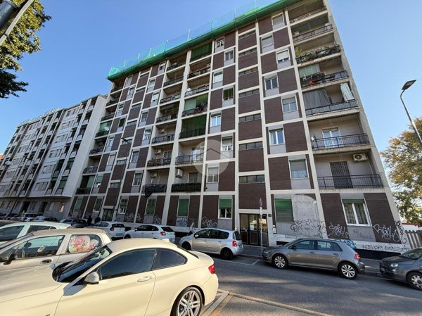 appartamento in vendita a Milano in zona Lorenteggio