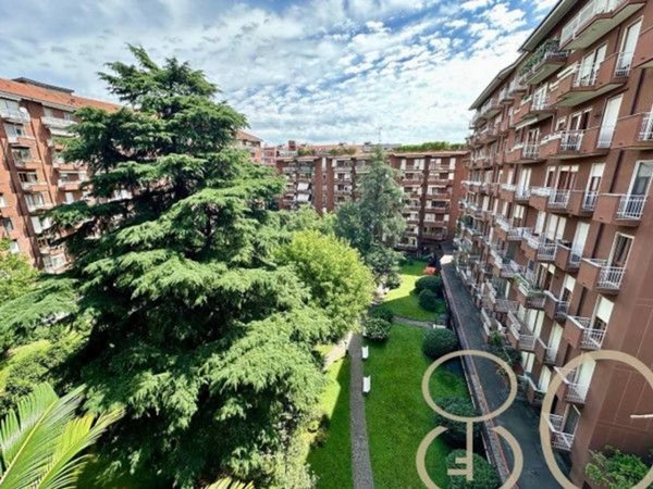 appartamento in vendita a Milano in zona Lambrate