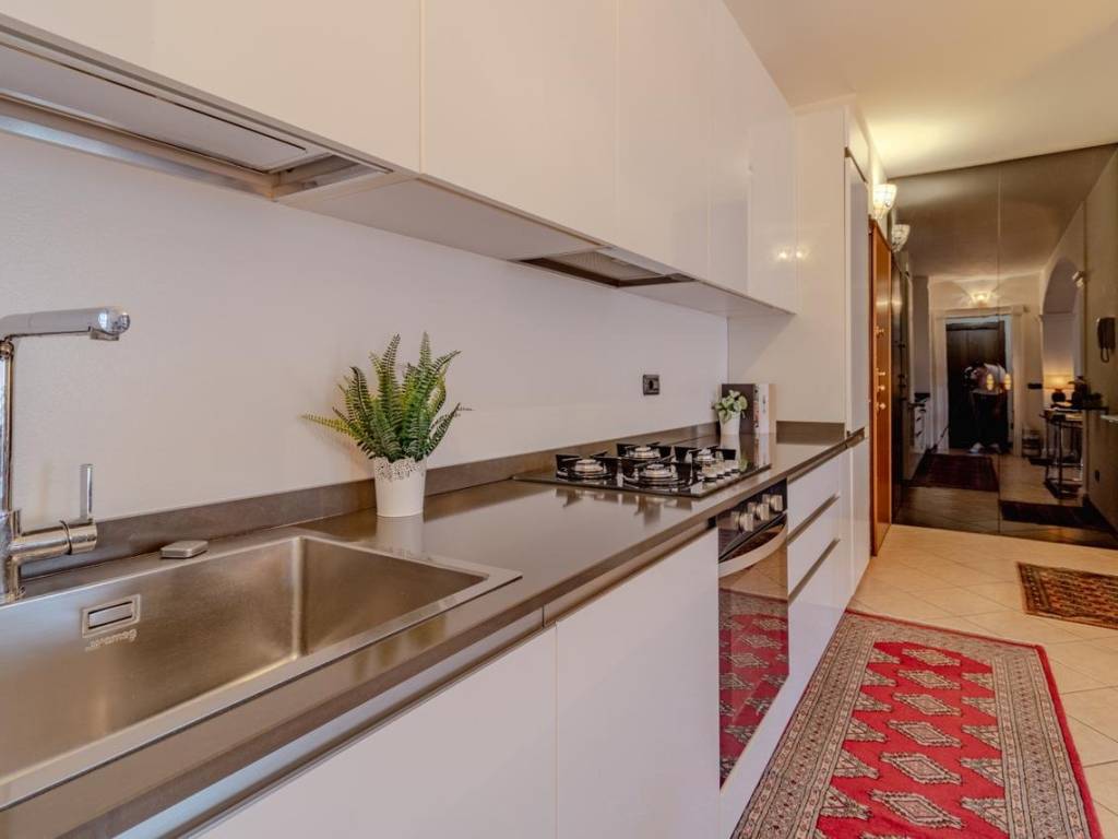 appartamento in vendita a Milano in zona Lorenteggio