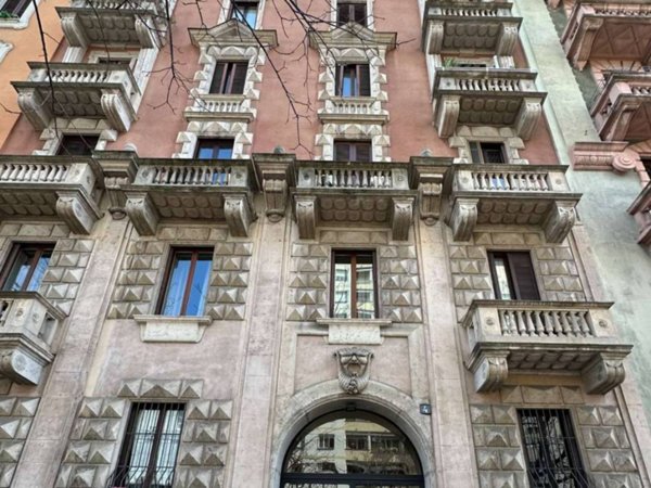 appartamento in vendita a Milano in zona Bullona