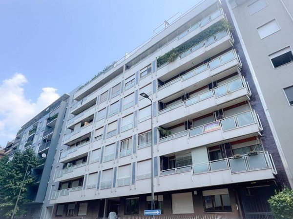 ufficio in vendita a Milano in zona Città Studi