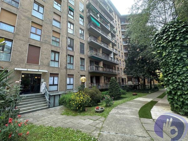 appartamento in vendita a Milano in zona Lorenteggio