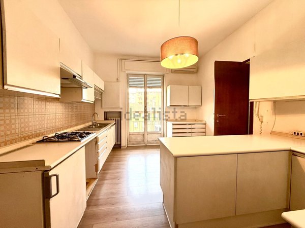 appartamento in vendita a Milano in zona Lorenteggio