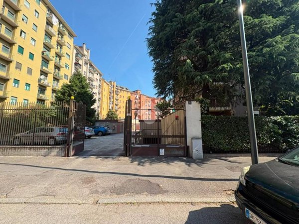 ufficio in vendita a Milano in zona San Siro