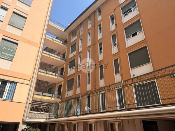 locale commerciale in vendita a Milano in zona San Cristoforo