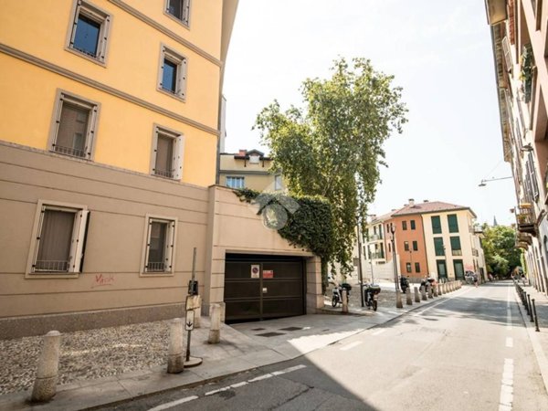 appartamento in vendita a Milano in zona Porta Genova