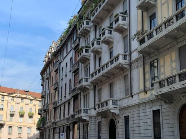 ufficio in vendita a Milano in zona Guastalla