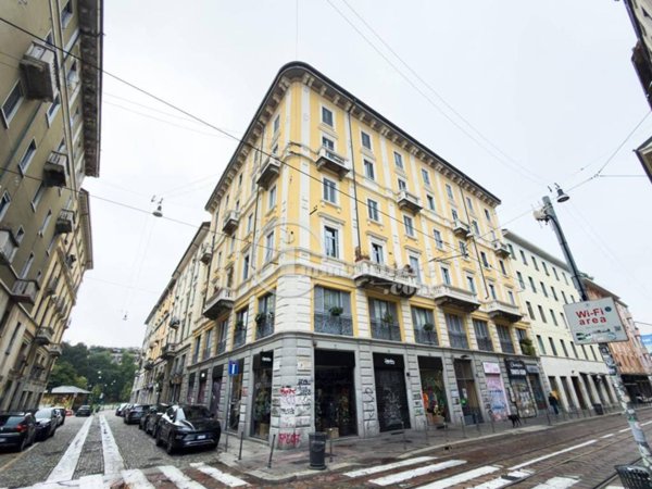 appartamento in vendita a Milano in zona Porta Ticinese