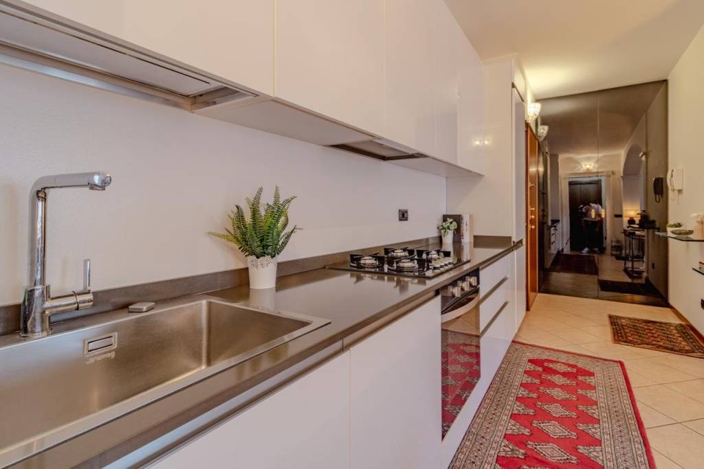 appartamento in vendita a Milano in zona Lorenteggio