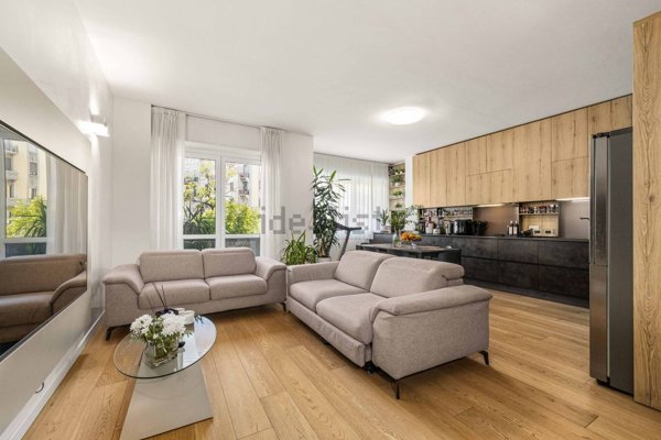 appartamento in vendita a Milano in zona Loreto