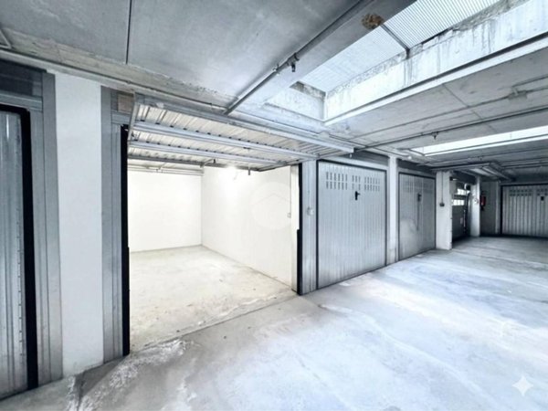 ufficio in vendita a Milano in zona Stadera