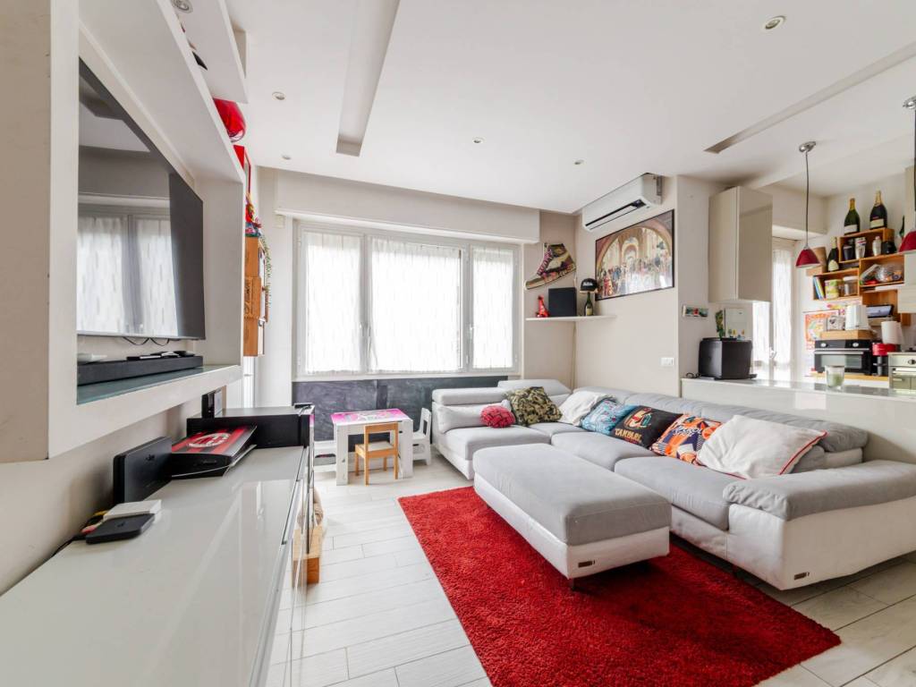 appartamento in vendita a Milano in zona Lorenteggio