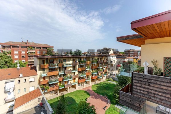 appartamento in vendita a Milano in zona Cagnola