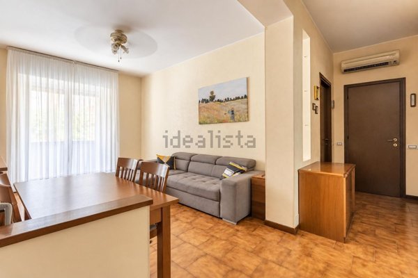 appartamento in vendita a Milano in zona Lorenteggio