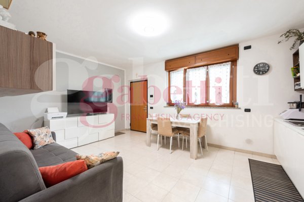 appartamento in vendita a Milano in zona Famagosta