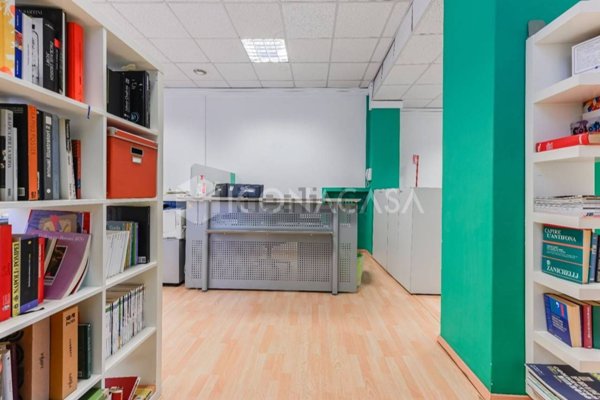 ufficio in vendita a Milano in zona Loreto