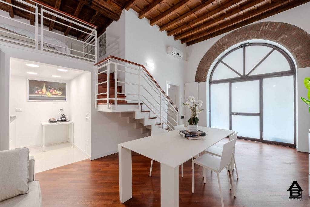 appartamento in vendita a Milano in zona Porta Ticinese
