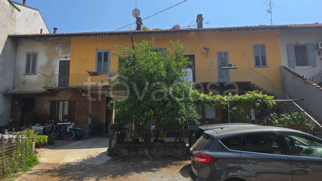 appartamento in vendita a Milano in zona Baggio