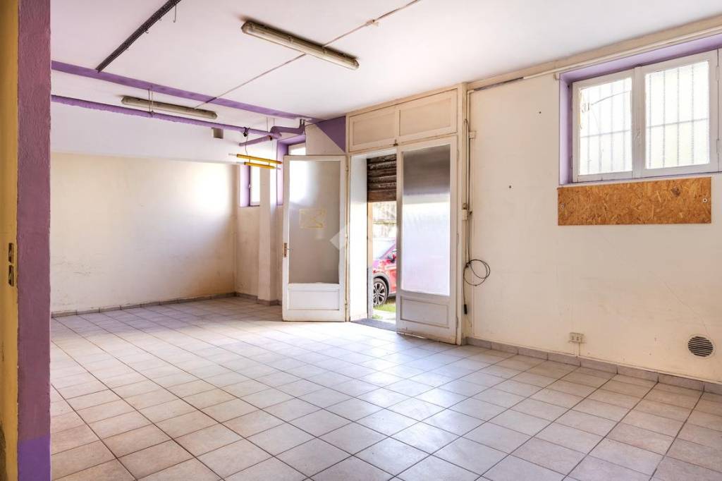 locale commerciale in vendita a Milano