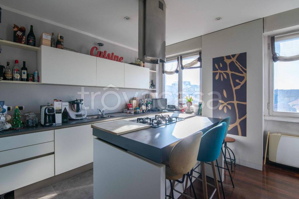 appartamento in vendita a Milano in zona De Angeli