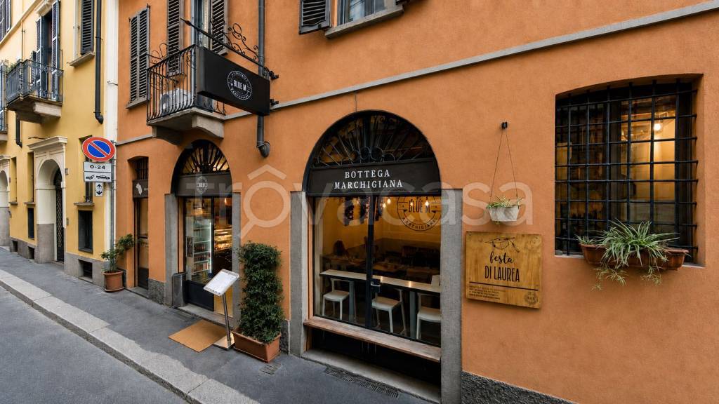 negozio in vendita a Milano in zona Sant'Ambrogio