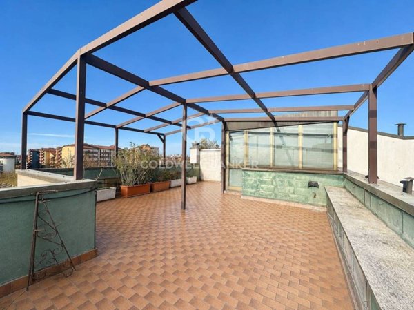 appartamento in vendita a Milano in zona Dergano