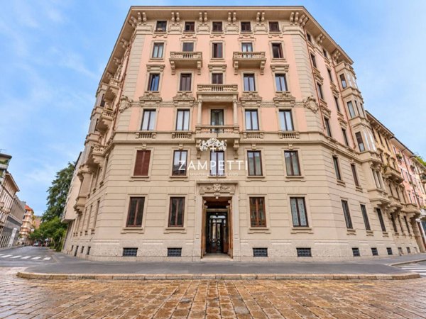 appartamento in vendita a Milano in zona Porta Magenta