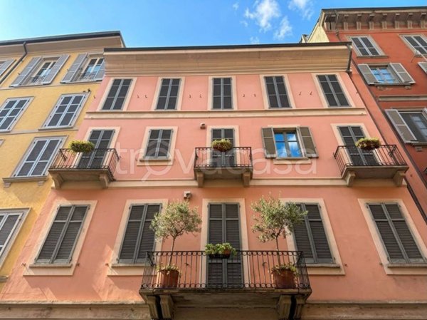 negozio in vendita a Milano in zona Sant'Ambrogio