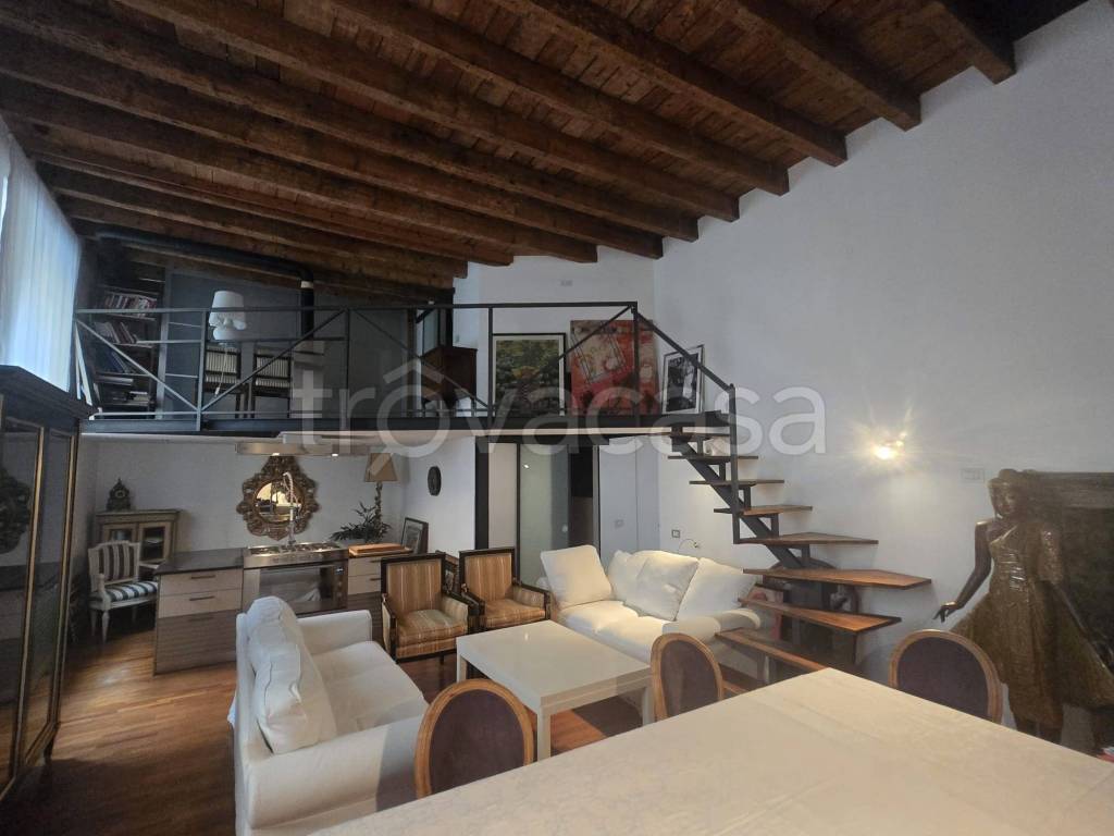 appartamento in vendita a Milano in zona De Angeli