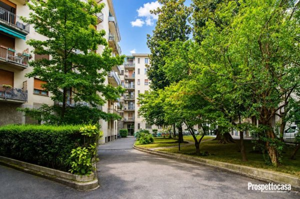 appartamento in vendita a Milano in zona Lorenteggio