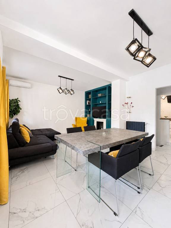 casa indipendente in vendita a Milano in zona Comasina