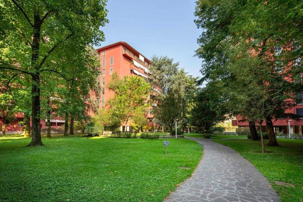 appartamento in vendita a Milano in zona Piazzale Lodi