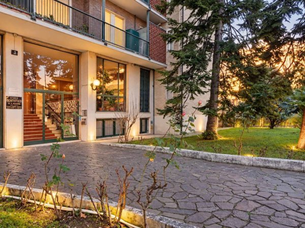 appartamento in vendita a Milano in zona Barona