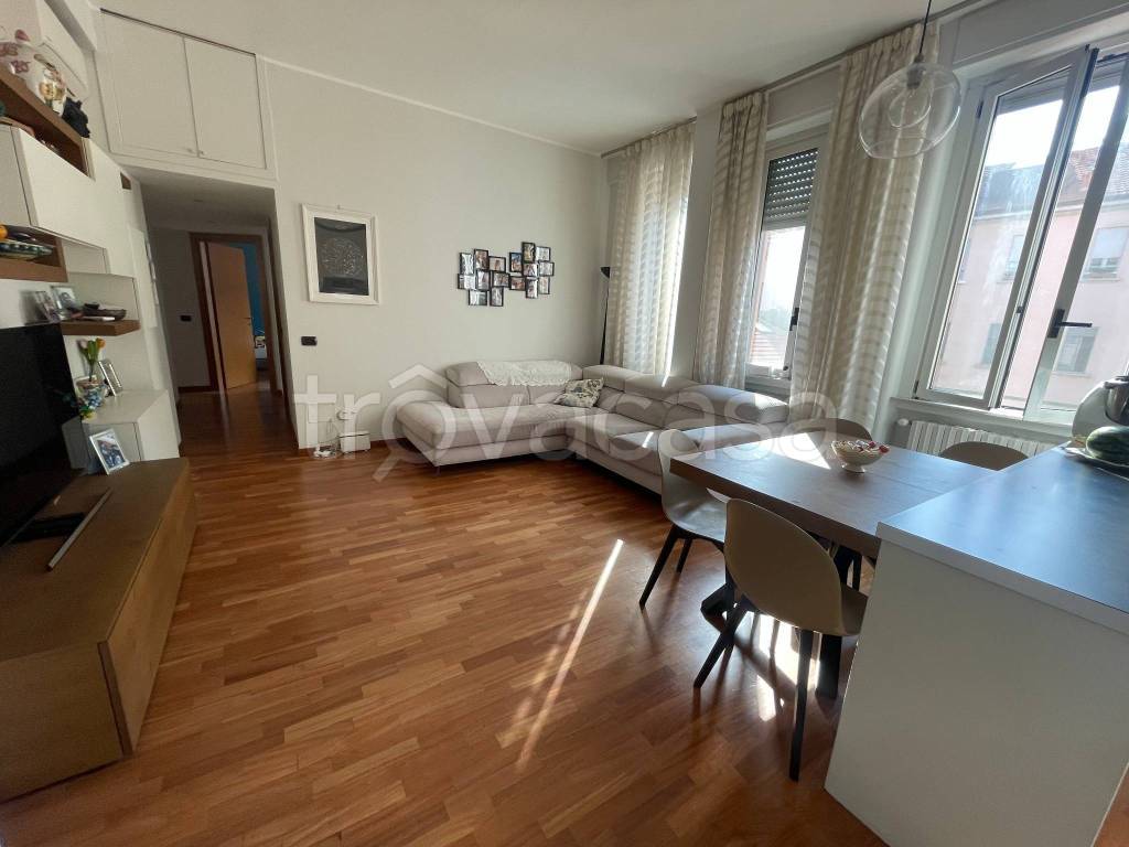 appartamento in vendita a Milano in zona De Angeli