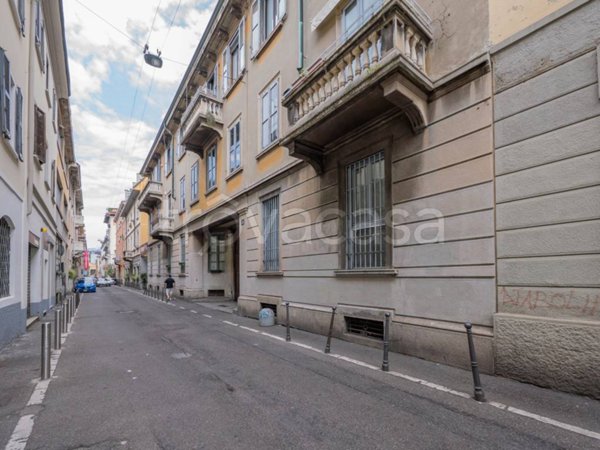 appartamento in vendita a Milano in zona Porta Volta