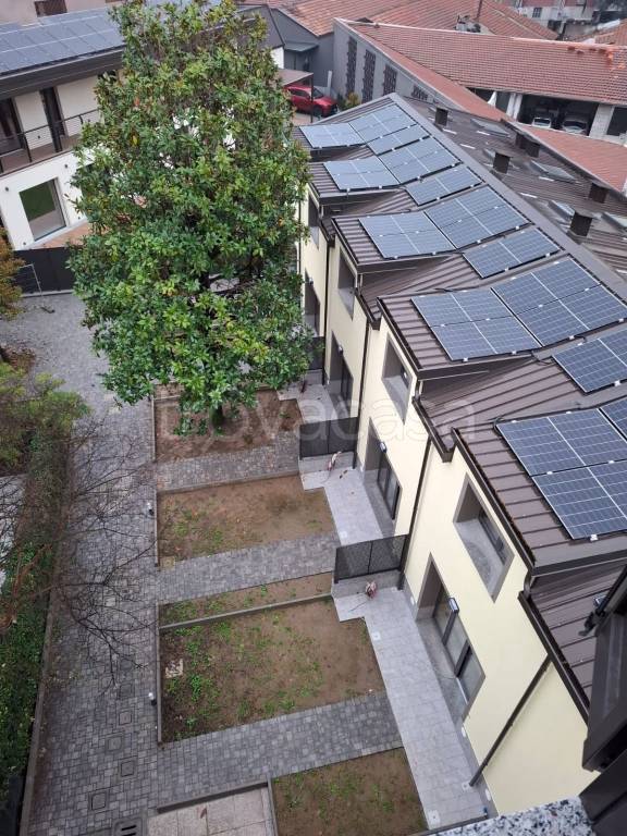 casa indipendente in vendita a Milano in zona Adriano