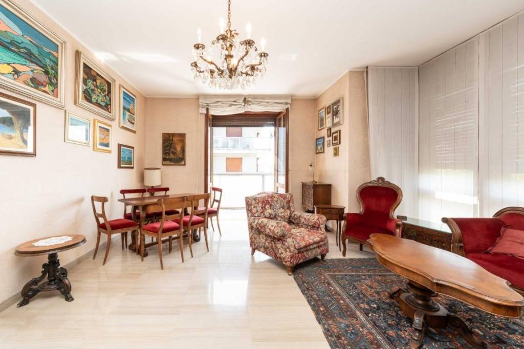 appartamento in vendita a Milano in zona Piazzale Lodi