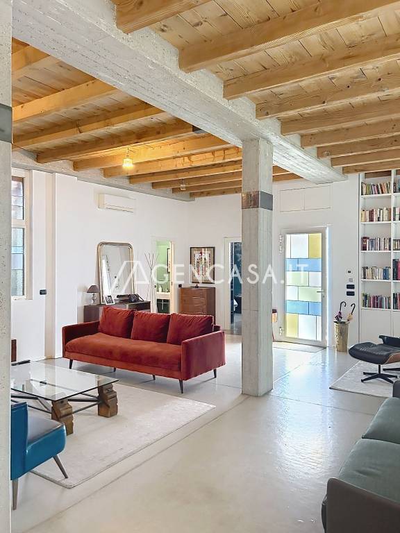 appartamento in vendita a Milano in zona Tibaldi
