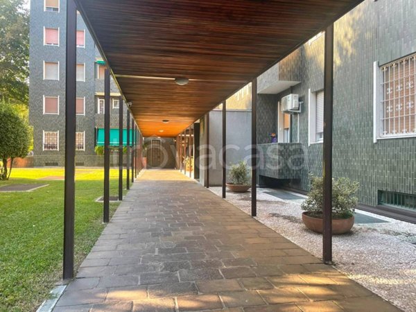 locale commerciale in vendita a Milano in zona Bande Nere