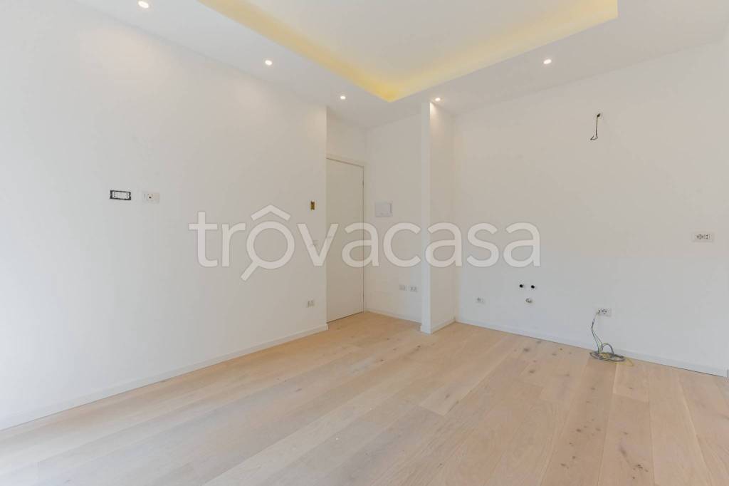 appartamento in vendita a Milano in zona Cascina dei Pomi