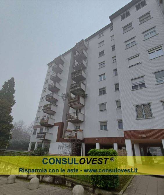 appartamento in vendita a Milano in zona Forze Armate