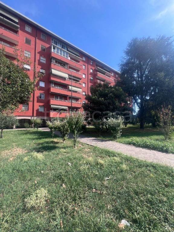appartamento in vendita a Milano in zona Gallaratese