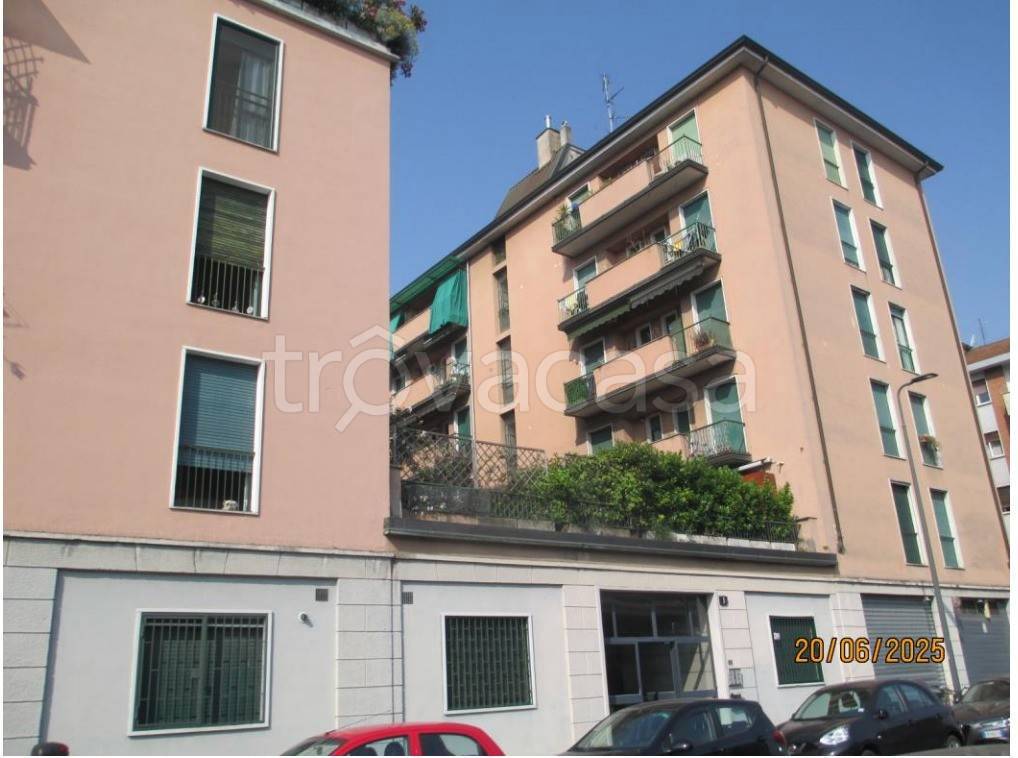 appartamento in vendita a Milano in zona Cascina dei Pomi