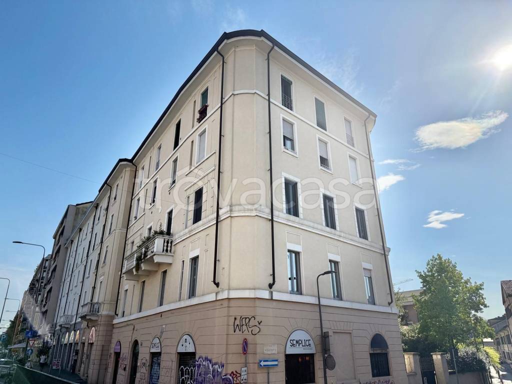 appartamento in vendita a Milano in zona Gorla