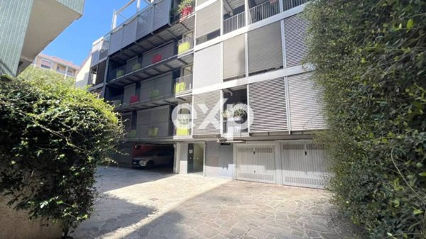appartamento in vendita a Milano in zona Corsica
