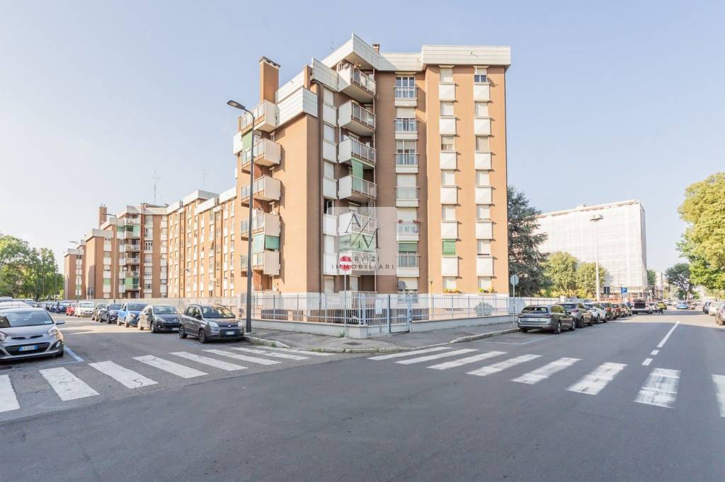 appartamento in vendita a Milano in zona Lorenteggio