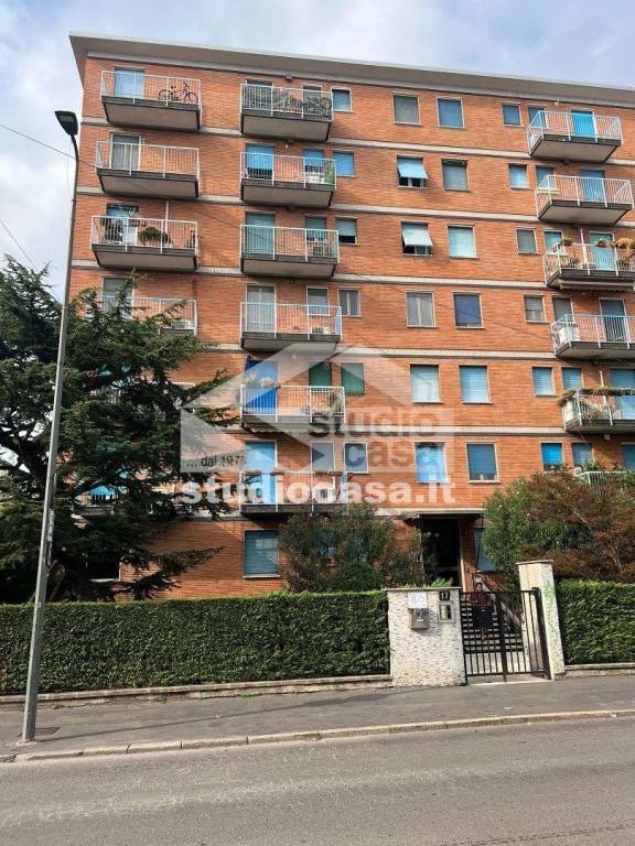 appartamento in vendita a Milano in zona Rottole