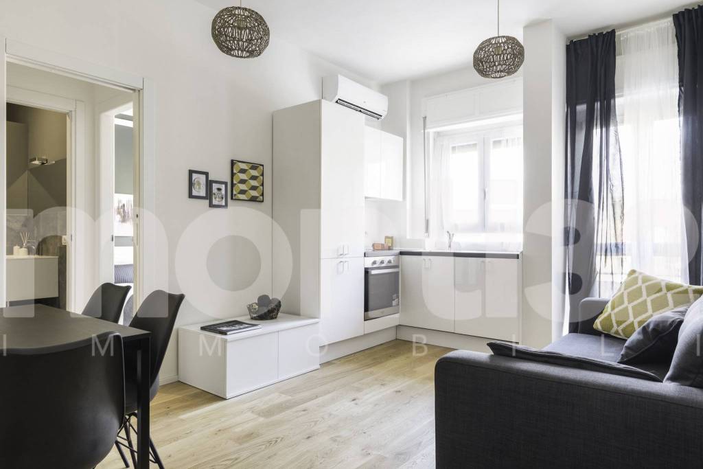 appartamento in vendita a Milano in zona De Angeli