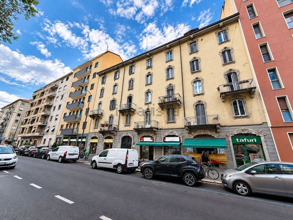 appartamento in vendita a Milano in zona Lorenteggio